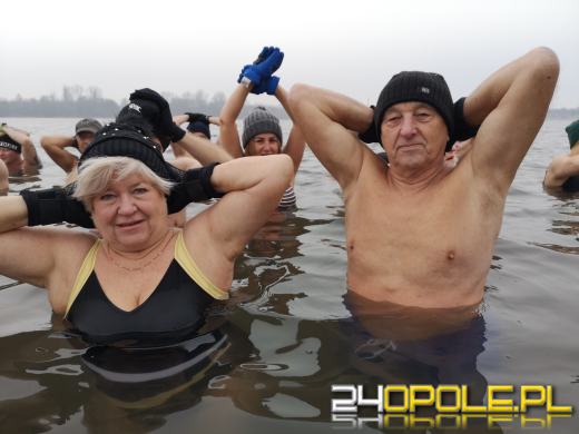 Morsy z Opola znów w wodzie. Zimowa sceneria cieszy