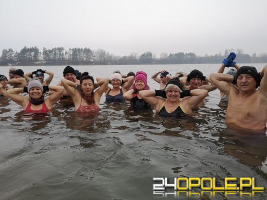 Morsy z Opola znów w wodzie. Zimowa sceneria cieszy