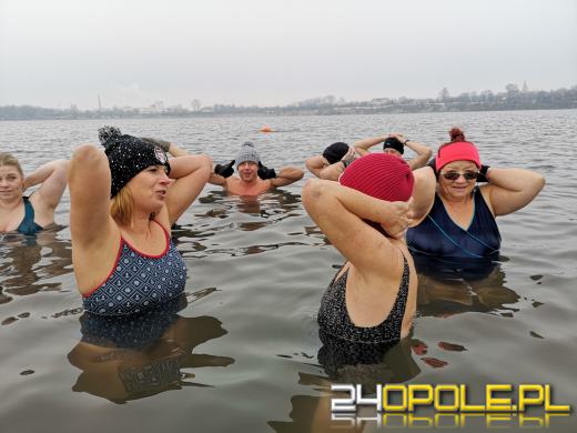 Morsy z Opola znów w wodzie. Zimowa sceneria cieszy