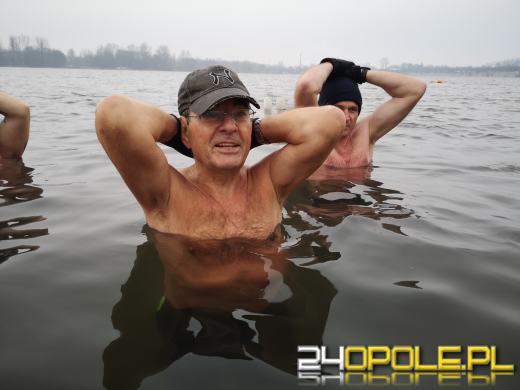 Morsy z Opola znów w wodzie. Zimowa sceneria cieszy