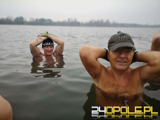 Morsy z Opola znów w wodzie. Zimowa sceneria cieszy