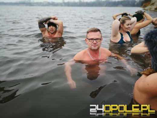 Morsy z Opola znów w wodzie. Zimowa sceneria cieszy