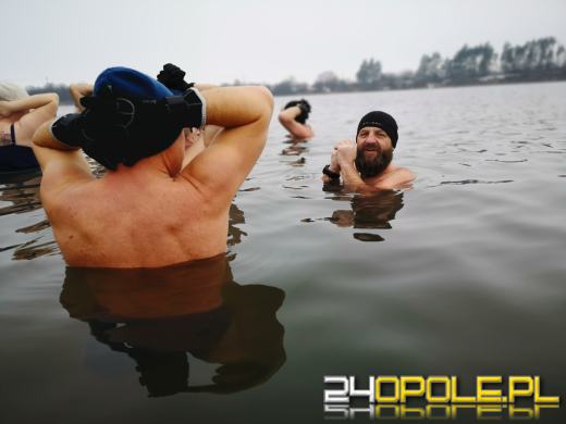 Morsy z Opola znów w wodzie. Zimowa sceneria cieszy