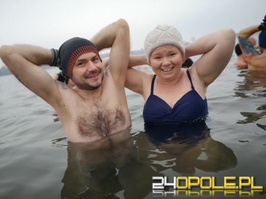 Morsy z Opola znów w wodzie. Zimowa sceneria cieszy