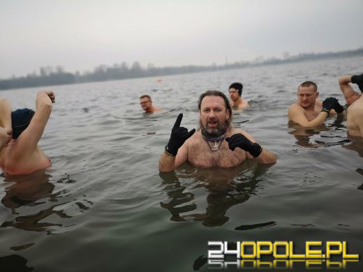 Morsy z Opola znów w wodzie. Zimowa sceneria cieszy