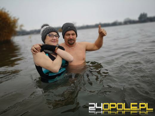 Morsy z Opola znów w wodzie. Zimowa sceneria cieszy