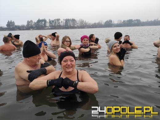 Morsy z Opola znów w wodzie. Zimowa sceneria cieszy