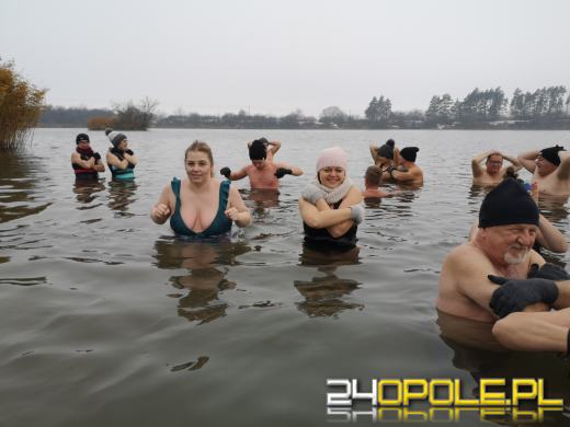 Morsy z Opola znów w wodzie. Zimowa sceneria cieszy