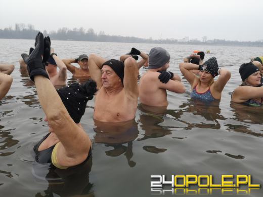 Morsy z Opola znów w wodzie. Zimowa sceneria cieszy