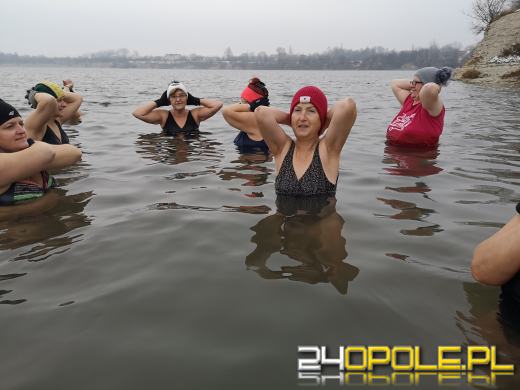 Morsy z Opola znów w wodzie. Zimowa sceneria cieszy