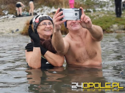 Morsy z Opola znów w wodzie. Zimowa sceneria cieszy