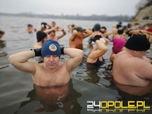 Morsy z Opola znów w wodzie. Zimowa sceneria cieszy