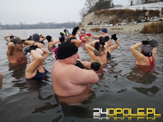 Morsy z Opola znów w wodzie. Zimowa sceneria cieszy
