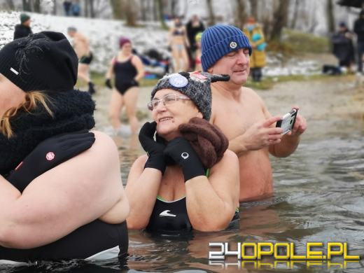 Morsy z Opola znów w wodzie. Zimowa sceneria cieszy