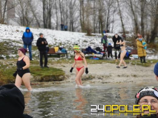 Morsy z Opola znów w wodzie. Zimowa sceneria cieszy