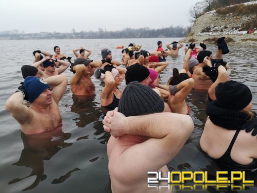 Morsy z Opola znów w wodzie. Zimowa sceneria cieszy
