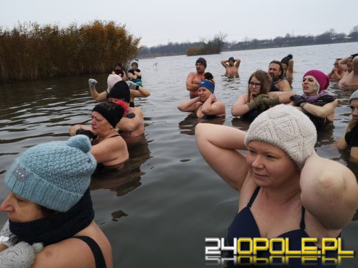 Morsy z Opola znów w wodzie. Zimowa sceneria cieszy