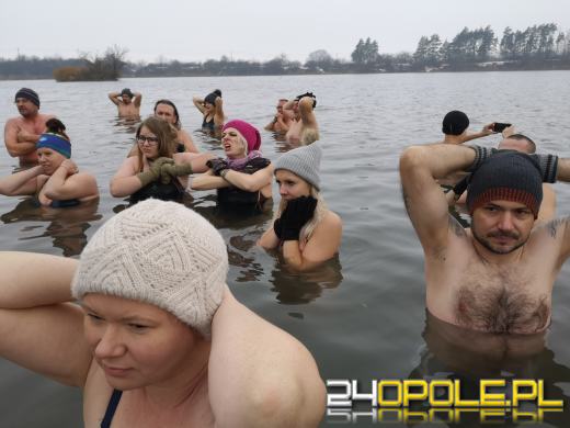 Morsy z Opola znów w wodzie. Zimowa sceneria cieszy