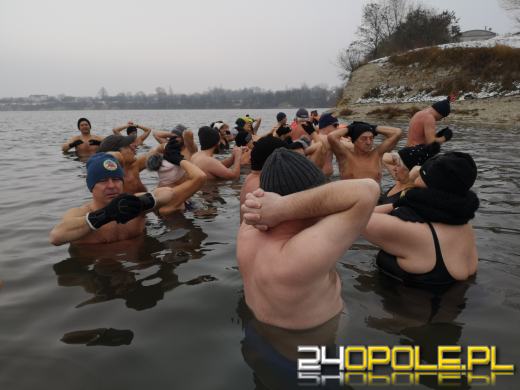 Morsy z Opola znów w wodzie. Zimowa sceneria cieszy