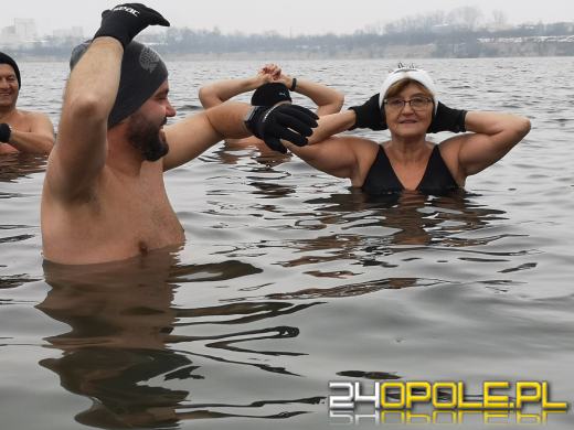 Morsy z Opola znów w wodzie. Zimowa sceneria cieszy