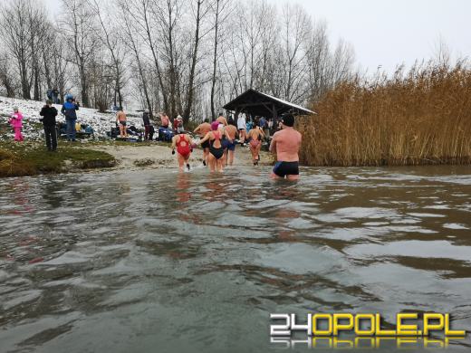 Morsy z Opola znów w wodzie. Zimowa sceneria cieszy