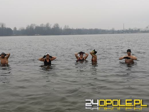 Morsy z Opola znów w wodzie. Zimowa sceneria cieszy