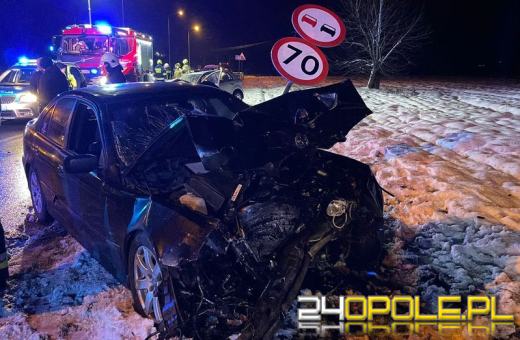 Czołowe zderzenie na drodze krajowej