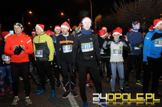 Ponad 400 uczestników pierwszego "Nocnego Mikołajkowego Biegu Nyskiego"