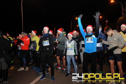 Ponad 400 uczestników pierwszego "Nocnego Mikołajkowego Biegu Nyskiego"