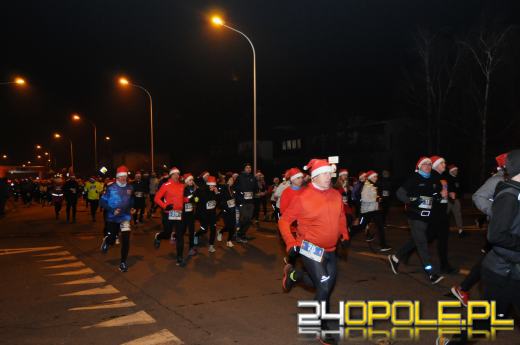 Ponad 400 uczestników pierwszego "Nocnego Mikołajkowego Biegu Nyskiego"
