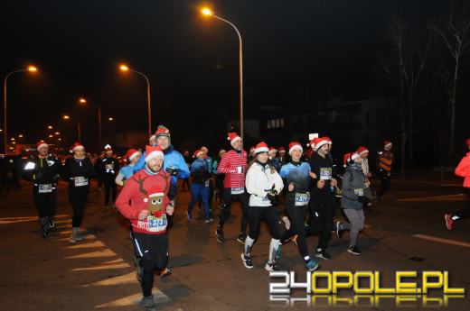 Ponad 400 uczestników pierwszego "Nocnego Mikołajkowego Biegu Nyskiego"