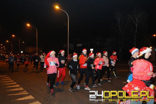Ponad 400 uczestników pierwszego "Nocnego Mikołajkowego Biegu Nyskiego"