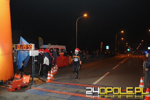 Ponad 400 uczestników pierwszego "Nocnego Mikołajkowego Biegu Nyskiego"