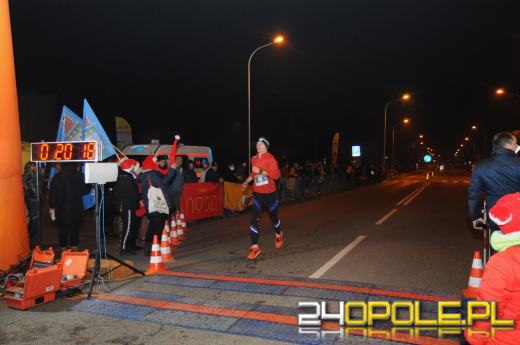 Ponad 400 uczestników pierwszego "Nocnego Mikołajkowego Biegu Nyskiego"