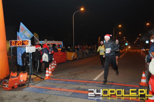 Ponad 400 uczestników pierwszego "Nocnego Mikołajkowego Biegu Nyskiego"