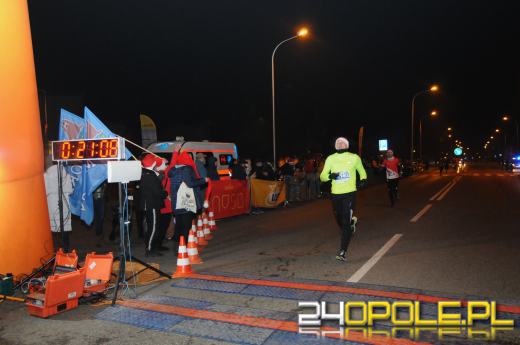 Ponad 400 uczestników pierwszego "Nocnego Mikołajkowego Biegu Nyskiego"