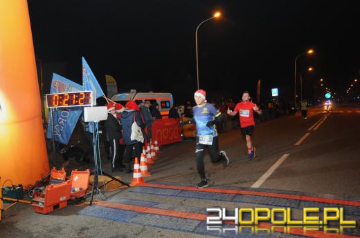 Ponad 400 uczestników pierwszego "Nocnego Mikołajkowego Biegu Nyskiego"