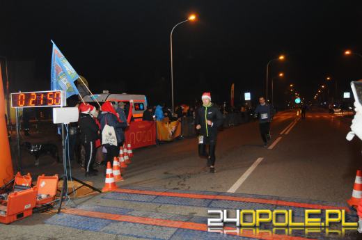 Ponad 400 uczestników pierwszego "Nocnego Mikołajkowego Biegu Nyskiego"