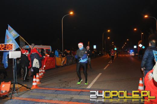 Ponad 400 uczestników pierwszego "Nocnego Mikołajkowego Biegu Nyskiego"