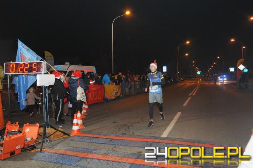 Ponad 400 uczestników pierwszego "Nocnego Mikołajkowego Biegu Nyskiego"
