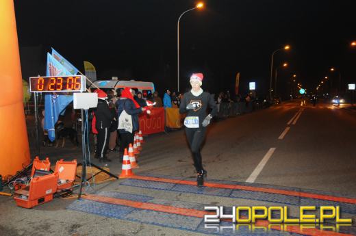 Ponad 400 uczestników pierwszego "Nocnego Mikołajkowego Biegu Nyskiego"