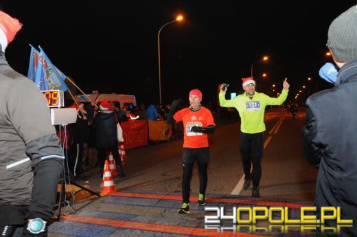 Ponad 400 uczestników pierwszego "Nocnego Mikołajkowego Biegu Nyskiego"