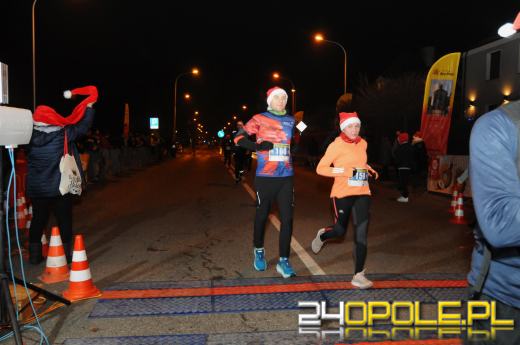 Ponad 400 uczestników pierwszego "Nocnego Mikołajkowego Biegu Nyskiego"
