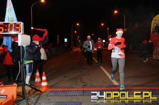 Ponad 400 uczestników pierwszego "Nocnego Mikołajkowego Biegu Nyskiego"