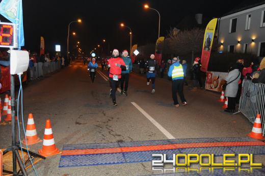 Ponad 400 uczestników pierwszego "Nocnego Mikołajkowego Biegu Nyskiego"