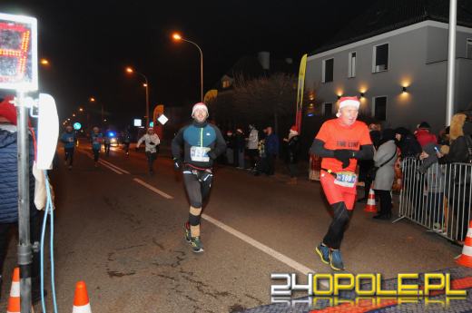 Ponad 400 uczestników pierwszego "Nocnego Mikołajkowego Biegu Nyskiego"