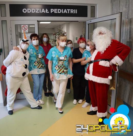 Najmłodsi szpitalni podopieczni dostali mikołajkowe prezenty