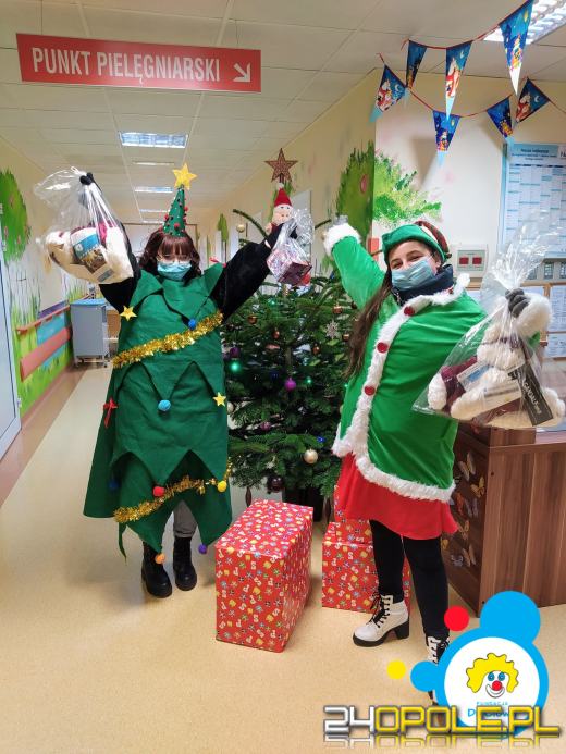 Najmłodsi szpitalni podopieczni dostali mikołajkowe prezenty