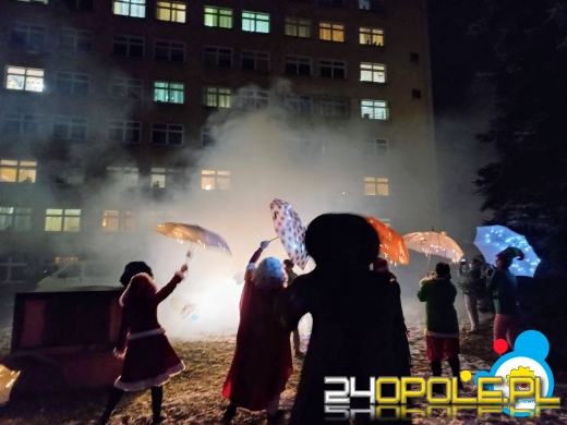 Najmłodsi szpitalni podopieczni dostali mikołajkowe prezenty