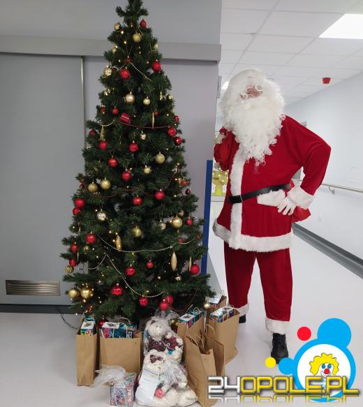 Najmłodsi szpitalni podopieczni dostali mikołajkowe prezenty